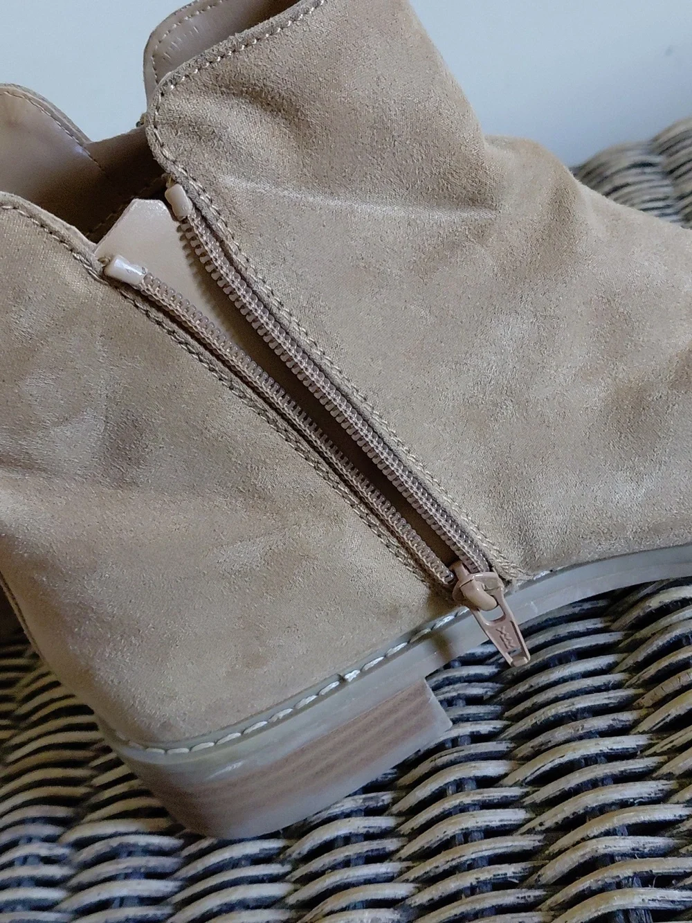 Universal Thread Booties - Picture 7 of 16